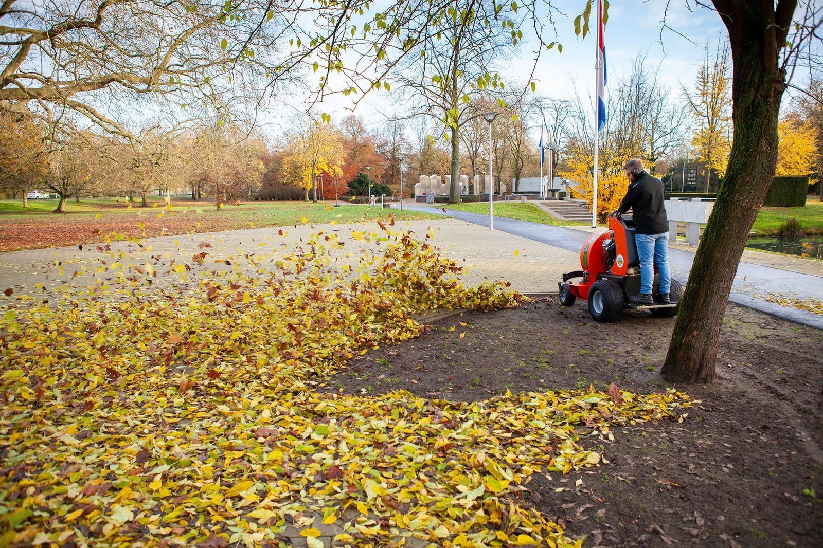 Billy Goat Hurricane Z3000CE Zero Turn Stand On 35 pk Laubbläser - Bild 5