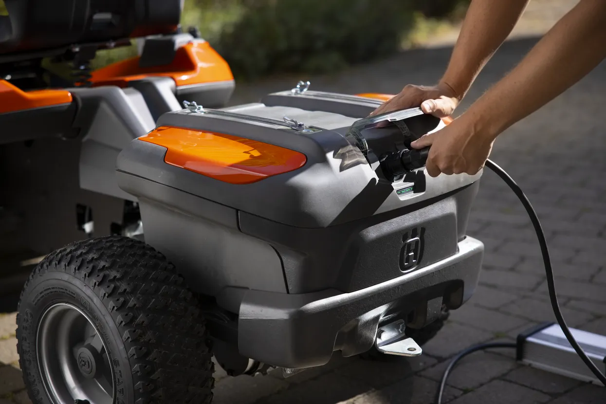 Husqvarna Voeding / Ladegerät PS300C für R 200iX / R 200iX AWD - Bild 2